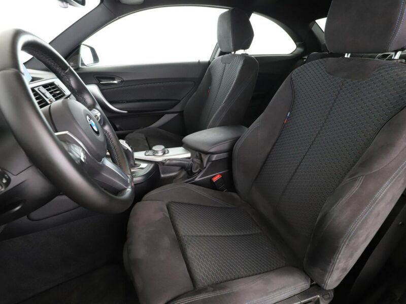 BMW 225 F22