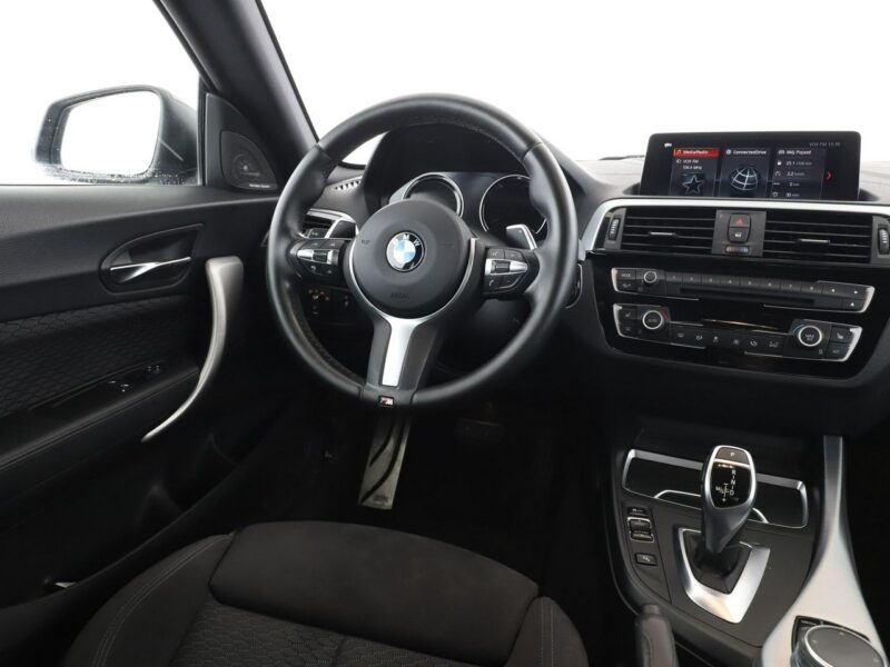 BMW 225 F22