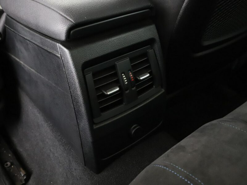 BMW 225 F22