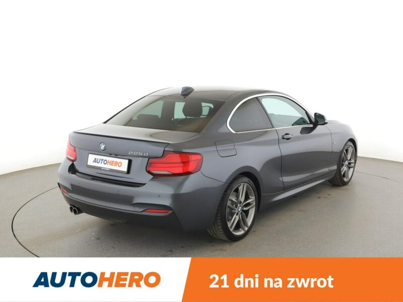 BMW 225 F22