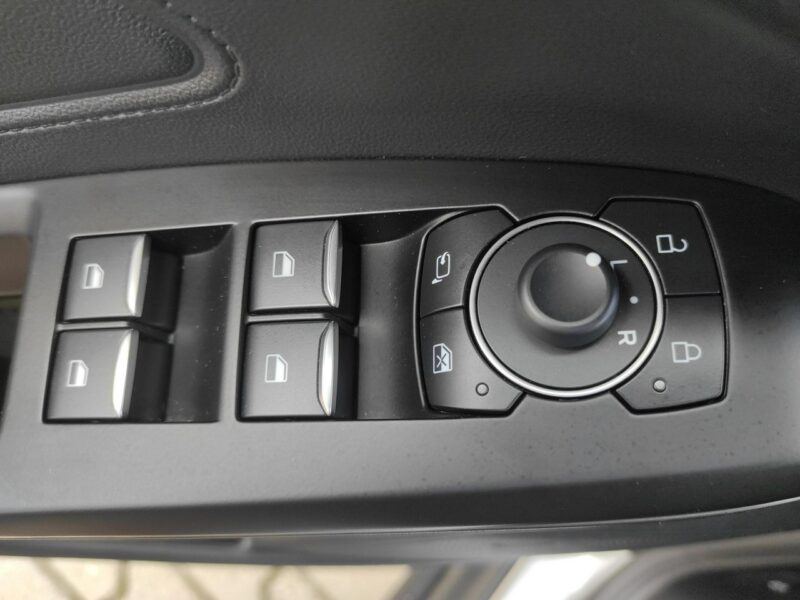 Ford Focus Titanium X 1.0 EcoBoost 125 KM Kombi RB68738 Mk4 (2018-)