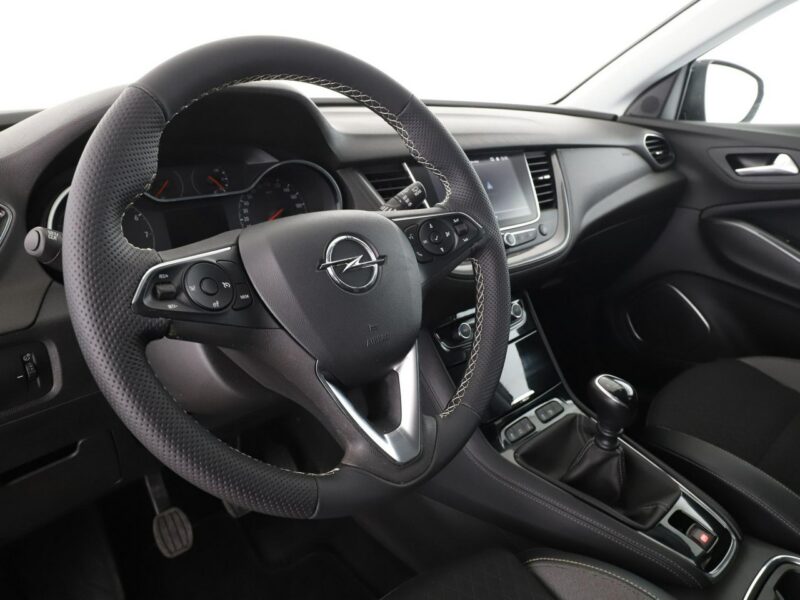 Opel Grandland X navi full LED klima auto kamera i czujniki parkowania grzane fotele