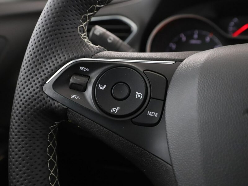 Opel Grandland X navi full LED klima auto kamera i czujniki parkowania grzane fotele