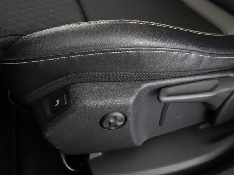Opel Grandland X navi full LED klima auto kamera i czujniki parkowania grzane fotele