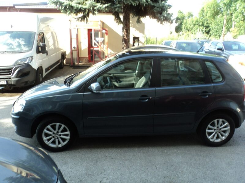 Volkswagen Polo sprzedam Ładne POLO z 2006r 1.4B 81KM malutki przeb. tylko 130 tys kil IV FL (2005-2009)