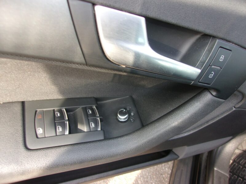 Audi A3 5 Drzwi PoLift 1.6 Mpi 102 Km Attraction Pod.Fotele Klimatyzacja Pdc 8P (2003-2012)