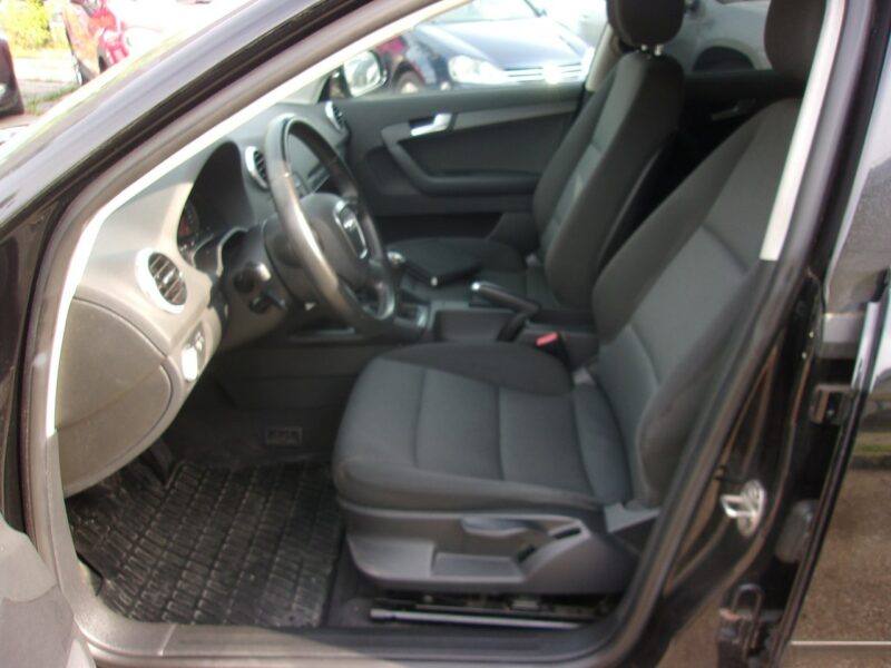 Audi A3 5 Drzwi PoLift 1.6 Mpi 102 Km Attraction Pod.Fotele Klimatyzacja Pdc 8P (2003-2012)
