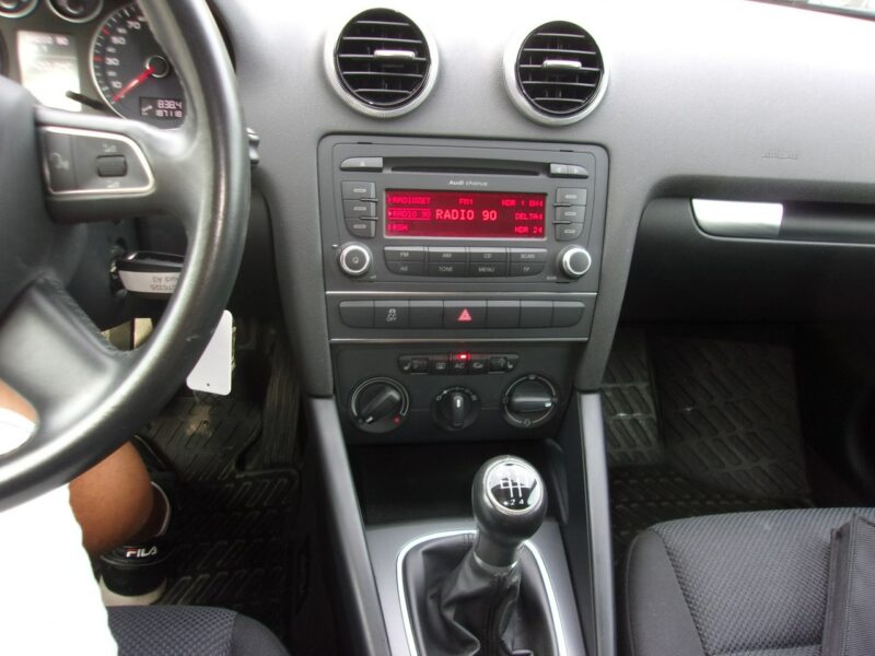 Audi A3 5 Drzwi PoLift 1.6 Mpi 102 Km Attraction Pod.Fotele Klimatyzacja Pdc 8P (2003-2012)