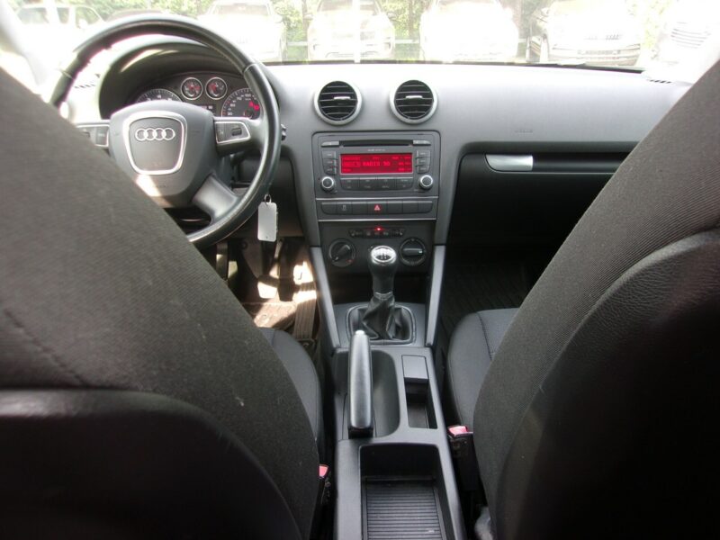 Audi A3 5 Drzwi PoLift 1.6 Mpi 102 Km Attraction Pod.Fotele Klimatyzacja Pdc 8P (2003-2012)