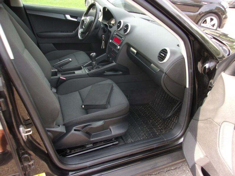 Audi A3 5 Drzwi PoLift 1.6 Mpi 102 Km Attraction Pod.Fotele Klimatyzacja Pdc 8P (2003-2012)