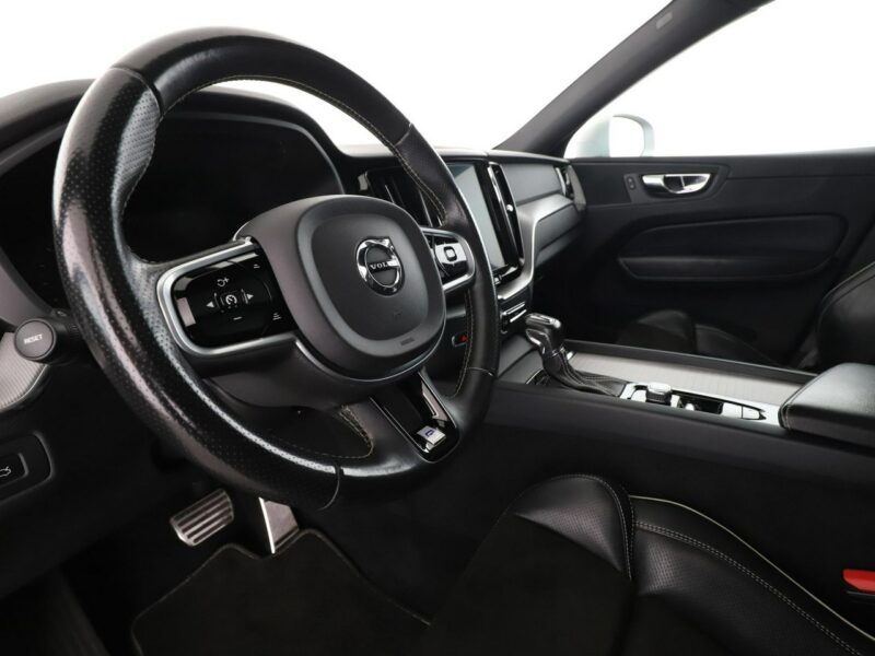 Volvo XC 60 2.0D4 Automat AWD R-Design Panorama Navi Tempomat GrzaneFotele FullLED II (2017-)