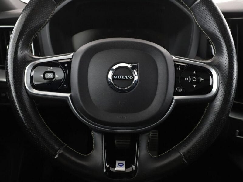 Volvo XC 60 2.0D4 Automat AWD R-Design Panorama Navi Tempomat GrzaneFotele FullLED II (2017-)
