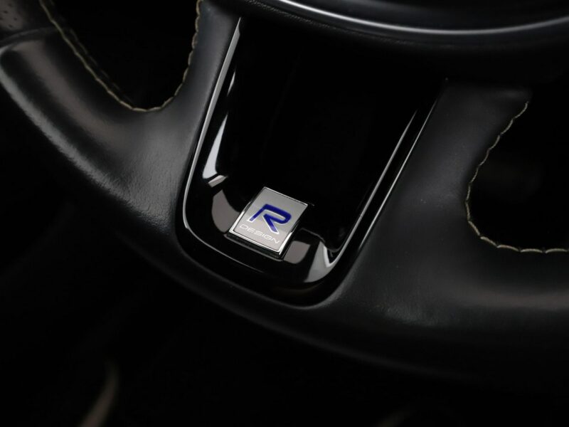 Volvo XC 60 2.0D4 Automat AWD R-Design Panorama Navi Tempomat GrzaneFotele FullLED II (2017-)