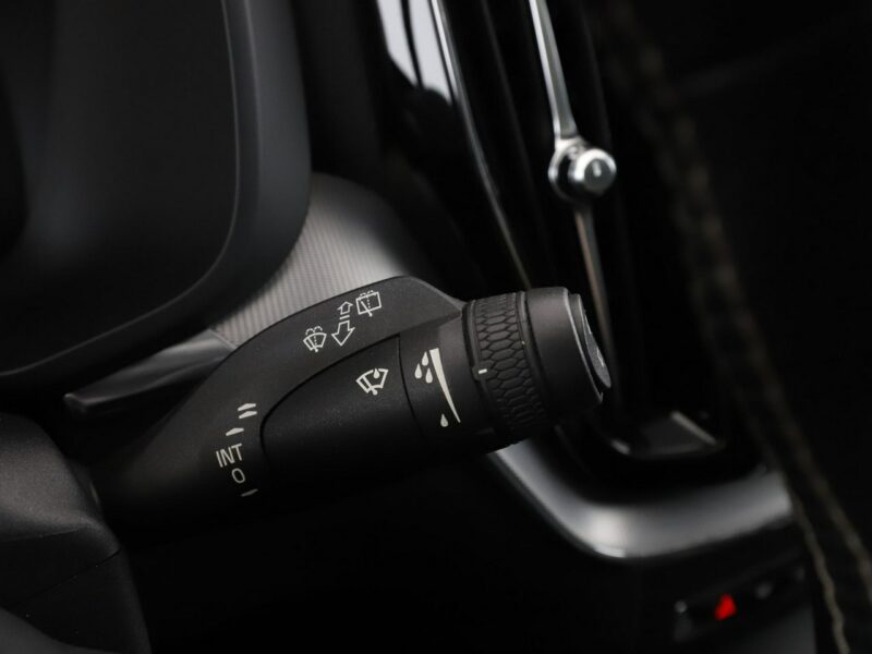 Volvo XC 60 2.0D4 Automat AWD R-Design Panorama Navi Tempomat GrzaneFotele FullLED II (2017-)