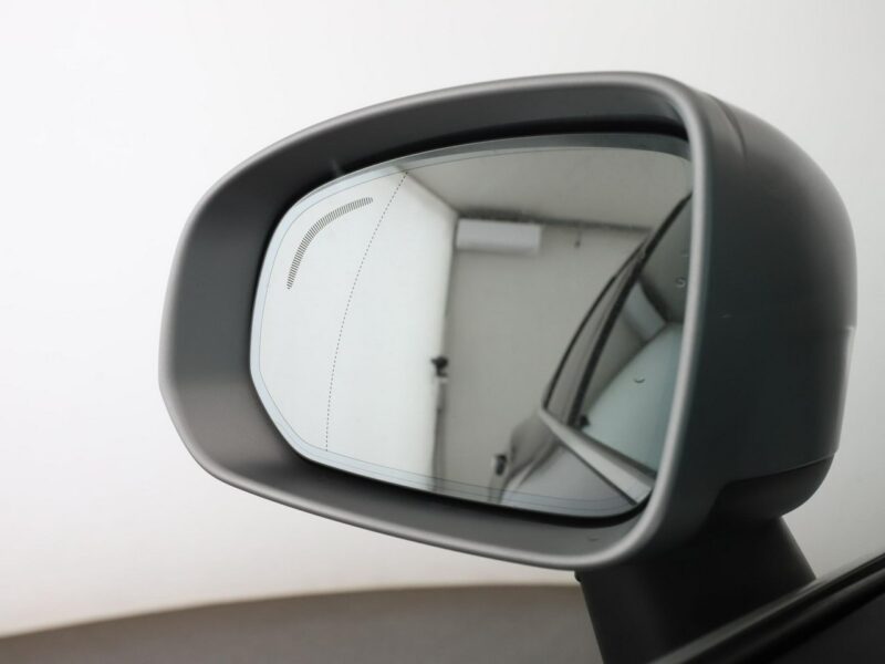 Volvo XC 60 2.0D4 Automat AWD R-Design Panorama Navi Tempomat GrzaneFotele FullLED II (2017-)