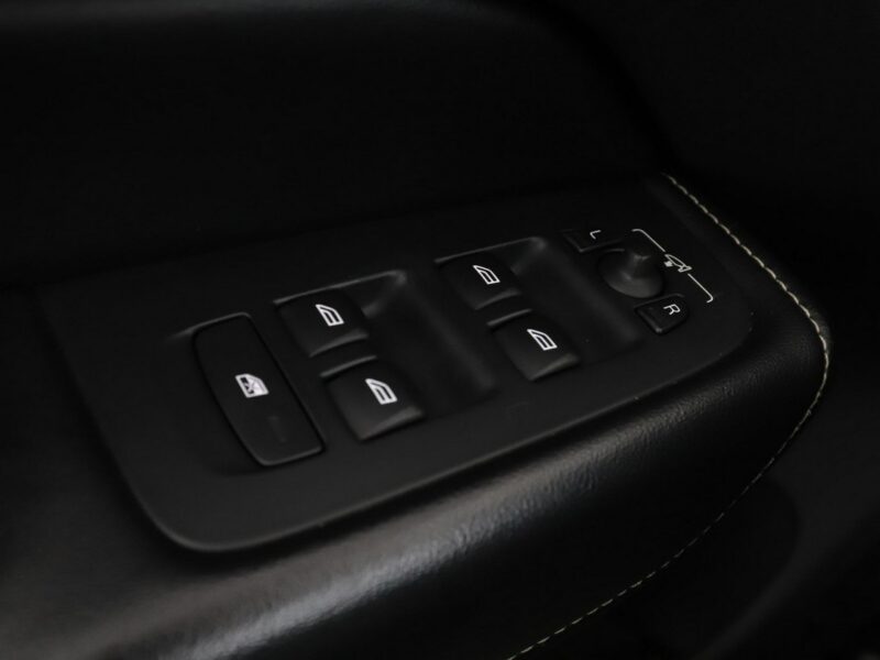 Volvo XC 60 2.0D4 Automat AWD R-Design Panorama Navi Tempomat GrzaneFotele FullLED II (2017-)