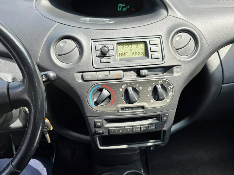 Toyota Yaris 1.0 Benzyna 65 KM, Trzy Klucze, Klimatyzacja, Komputer, Isofix, I (1999-2005)