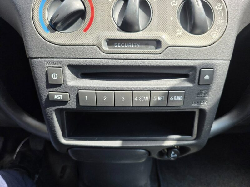 Toyota Yaris 1.0 Benzyna 65 KM, Trzy Klucze, Klimatyzacja, Komputer, Isofix, I (1999-2005)