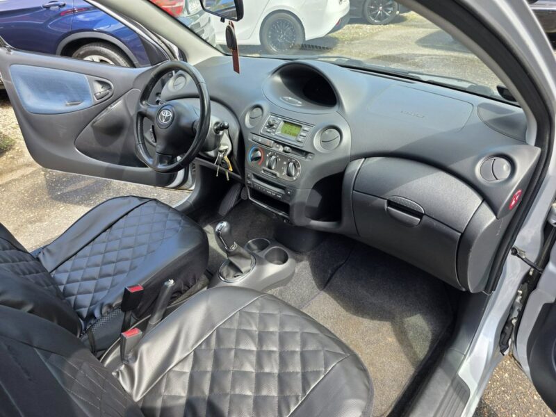 Toyota Yaris 1.0 Benzyna 65 KM, Trzy Klucze, Klimatyzacja, Komputer, Isofix, I (1999-2005)