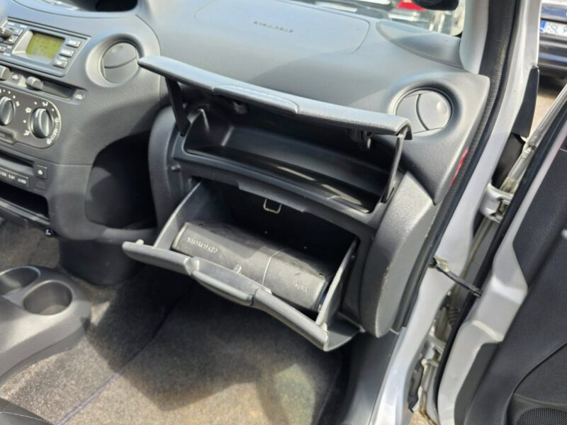 Toyota Yaris 1.0 Benzyna 65 KM, Trzy Klucze, Klimatyzacja, Komputer, Isofix, I (1999-2005)