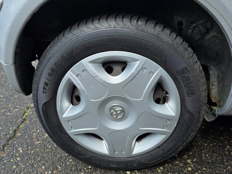 Toyota Yaris 1.0 Benzyna 65 KM, Trzy Klucze, Klimatyzacja, Komputer, Isofix, I (1999-2005)