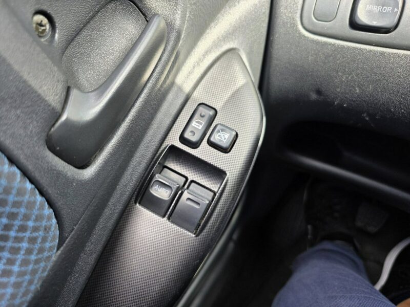 Toyota Yaris 1.0 Benzyna 65 KM, Trzy Klucze, Klimatyzacja, Komputer, Isofix, I (1999-2005)