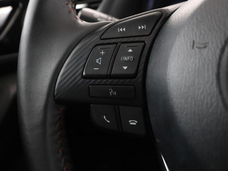 Mazda 3 bi-xenon navi klima auto grzane fotele czujniki parkowania III (2013-)