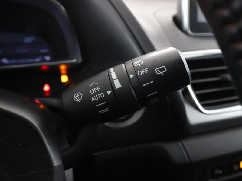 Mazda 3 bi-xenon navi klima auto grzane fotele czujniki parkowania III (2013-)