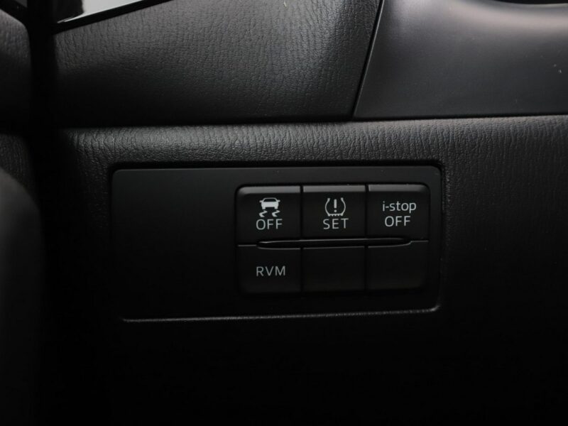 Mazda 3 bi-xenon navi klima auto grzane fotele czujniki parkowania III (2013-)