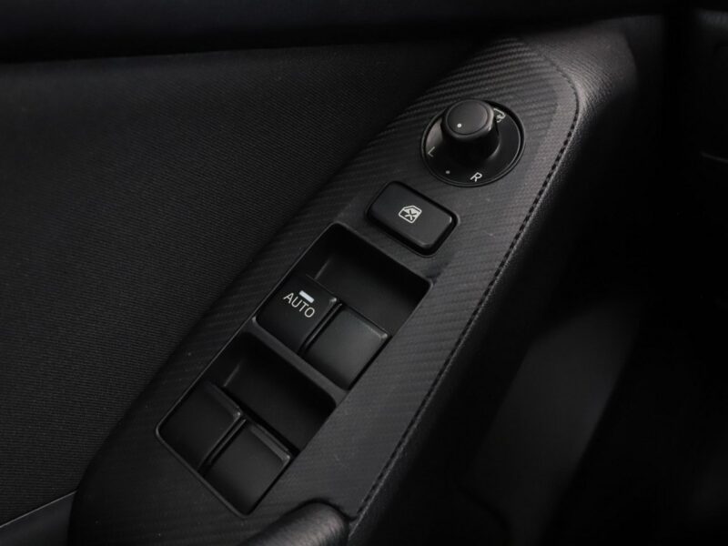 Mazda 3 bi-xenon navi klima auto grzane fotele czujniki parkowania III (2013-)