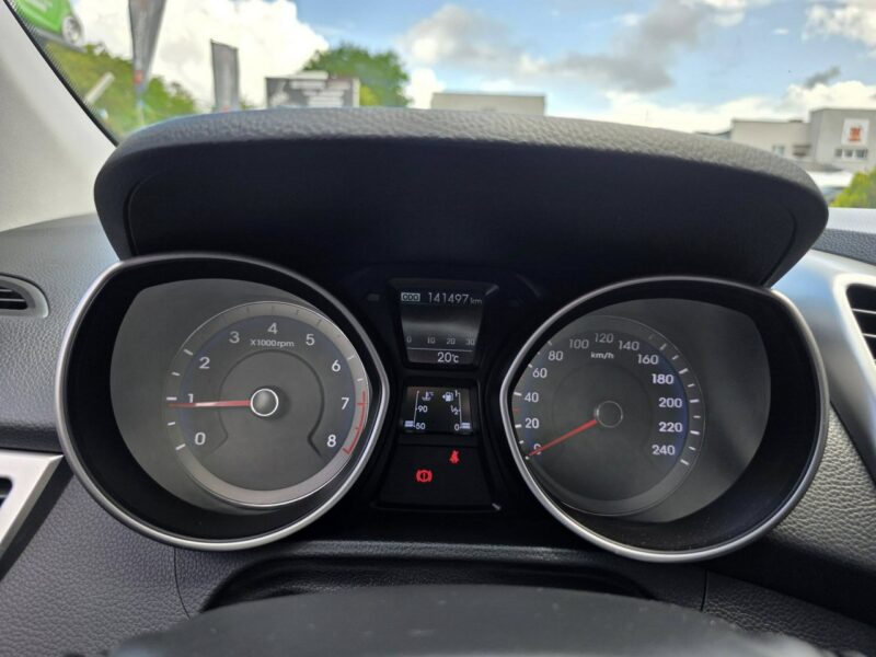 Hyundai i30 1.4 Benzyna 99 KM, Klimatyzacja, LED, Kamera, Bluetooth, USB, AUX, ALU II (2012 - 2016)