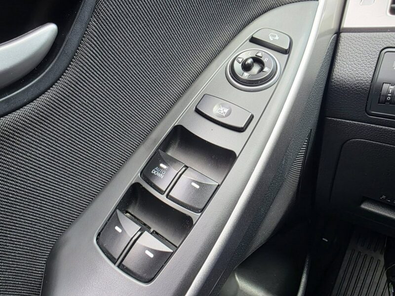 Hyundai i30 1.4 Benzyna 99 KM, Klimatyzacja, LED, Kamera, Bluetooth, USB, AUX, ALU II (2012 - 2016)