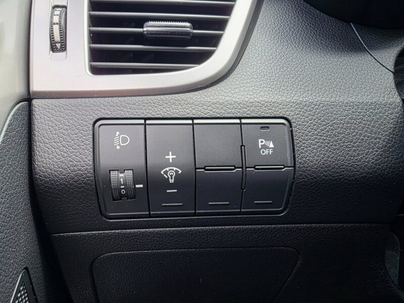 Hyundai i30 1.4 Benzyna 99 KM, Klimatyzacja, LED, Kamera, Bluetooth, USB, AUX, ALU II (2012 - 2016)