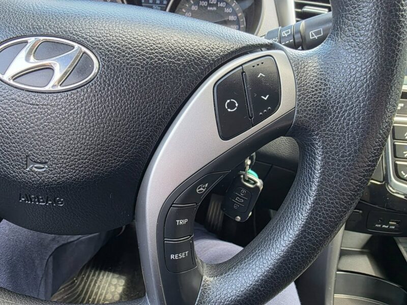 Hyundai i30 1.4 Benzyna 99 KM, Klimatyzacja, LED, Kamera, Bluetooth, USB, AUX, ALU II (2012 - 2016)