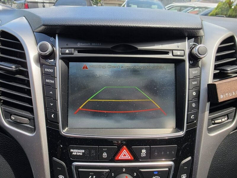 Hyundai i30 1.4 Benzyna 99 KM, Klimatyzacja, LED, Kamera, Bluetooth, USB, AUX, ALU II (2012 - 2016)
