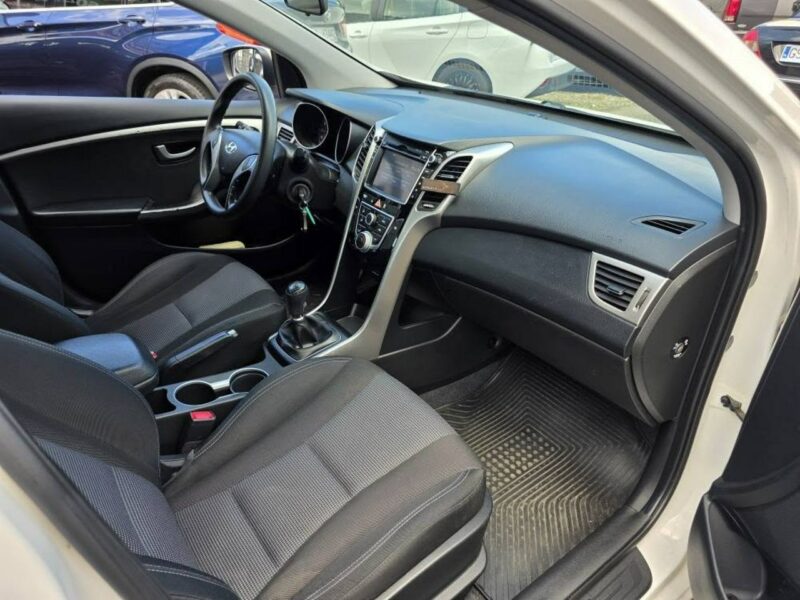 Hyundai i30 1.4 Benzyna 99 KM, Klimatyzacja, LED, Kamera, Bluetooth, USB, AUX, ALU II (2012 - 2016)