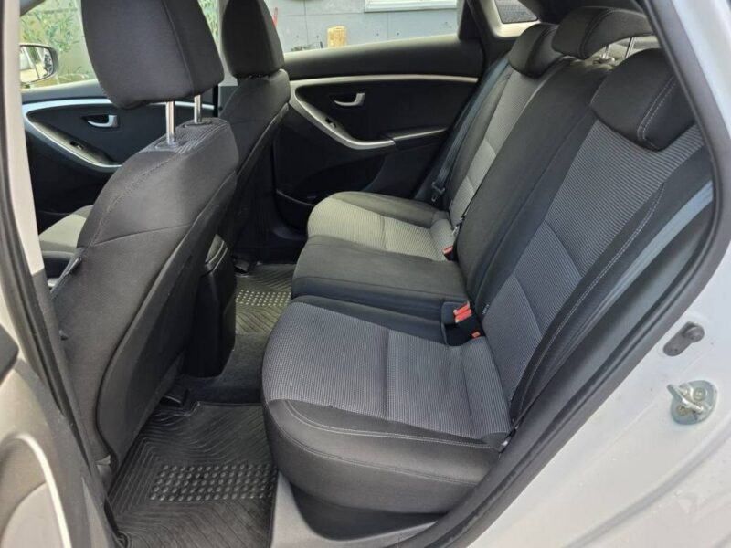 Hyundai i30 1.4 Benzyna 99 KM, Klimatyzacja, LED, Kamera, Bluetooth, USB, AUX, ALU II (2012 - 2016)