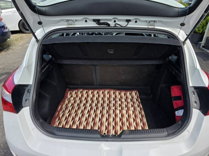 Hyundai i30 1.4 Benzyna 99 KM, Klimatyzacja, LED, Kamera, Bluetooth, USB, AUX, ALU II (2012 - 2016)