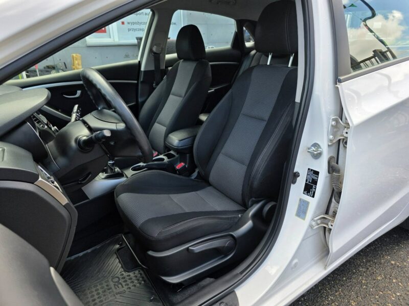 Hyundai i30 1.4 Benzyna 99 KM, Klimatyzacja, LED, Kamera, Bluetooth, USB, AUX, ALU II (2012 - 2016)