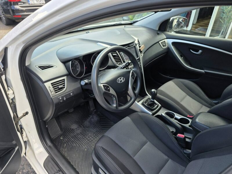 Hyundai i30 1.4 Benzyna 99 KM, Klimatyzacja, LED, Kamera, Bluetooth, USB, AUX, ALU II (2012 - 2016)