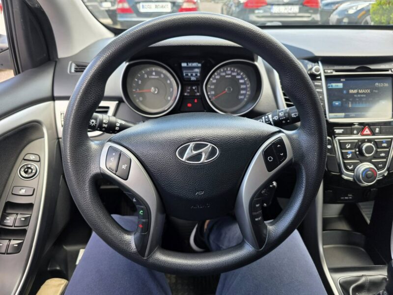 Hyundai i30 1.4 Benzyna 99 KM, Klimatyzacja, LED, Kamera, Bluetooth, USB, AUX, ALU II (2012 - 2016)