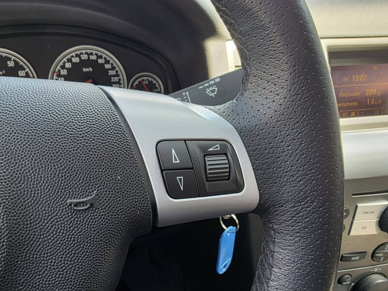 Opel Vectra 1.8 Benzyna 122 KM, Klimatyzacja, Komputer, Wielofunkcyjna Kierownica C (2002-2008)