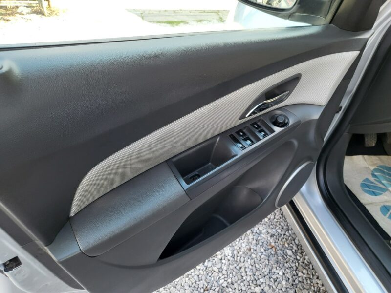 Chevrolet Cruze 1.6 112 KM 100% Przebieg 186 Tyś km Sedan Z Niemiec Zapraszamy !!!
