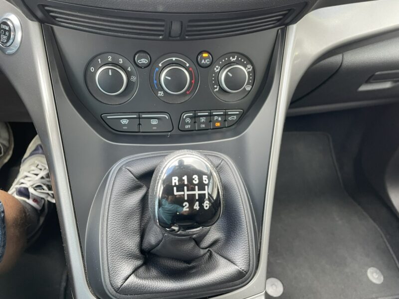 Ford Kuga Ford Kuga 1.5 EcoBoost Bogate wyposażenie 63558km Model 2016 II (2012-)
