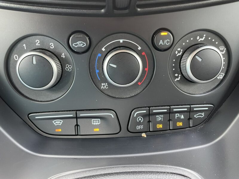 Ford Kuga Ford Kuga 1.5 EcoBoost Bogate wyposażenie 63558km Model 2016 II (2012-)