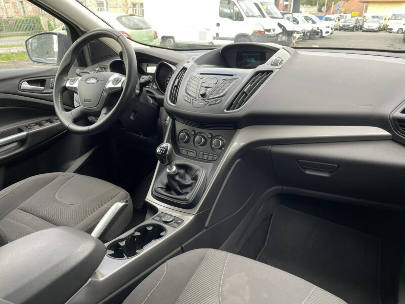 Ford Kuga Ford Kuga 1.5 EcoBoost Bogate wyposażenie 63558km Model 2016 II (2012-)