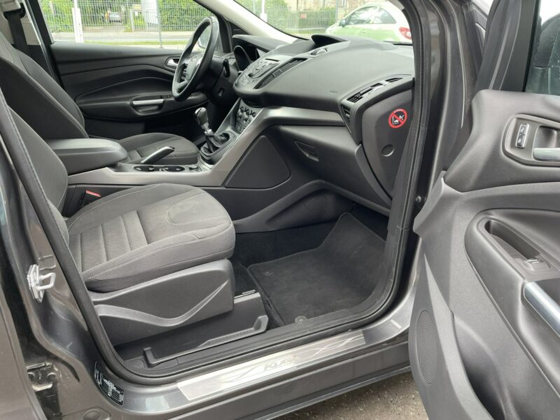Ford Kuga Ford Kuga 1.5 EcoBoost Bogate wyposażenie 63558km Model 2016 II (2012-)