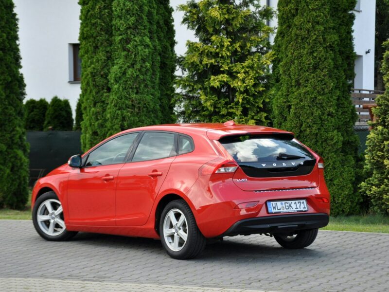 Volvo V40 1.6d(115KM)*Lift*Xenon*Led*Virtual*Kamera*Parkt Asista*Alu16"ASO FULL II (2012-)