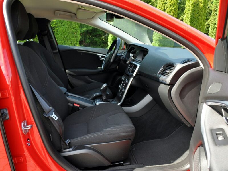 Volvo V40 1.6d(115KM)*Lift*Xenon*Led*Virtual*Kamera*Parkt Asista*Alu16"ASO FULL II (2012-)
