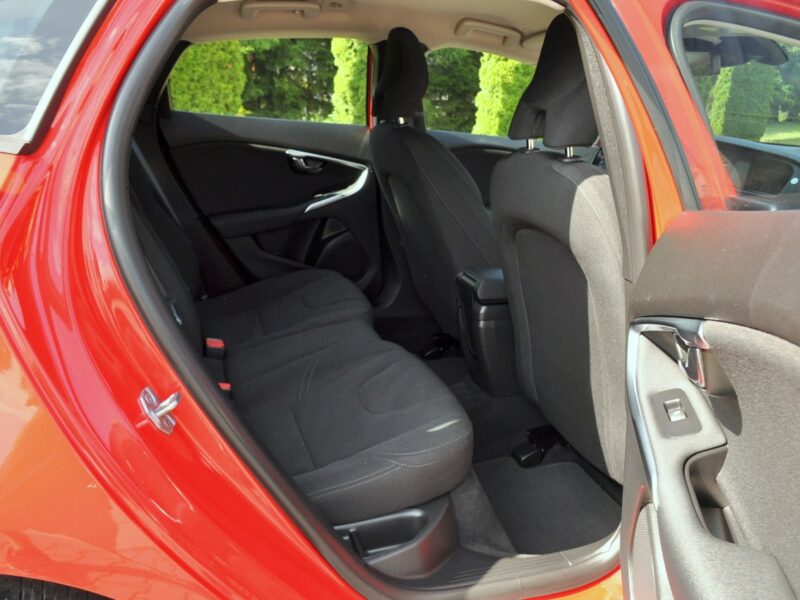 Volvo V40 1.6d(115KM)*Lift*Xenon*Led*Virtual*Kamera*Parkt Asista*Alu16"ASO FULL II (2012-)